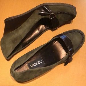 Vaneli Hunter Green Suede Loafer Wedges 🍁